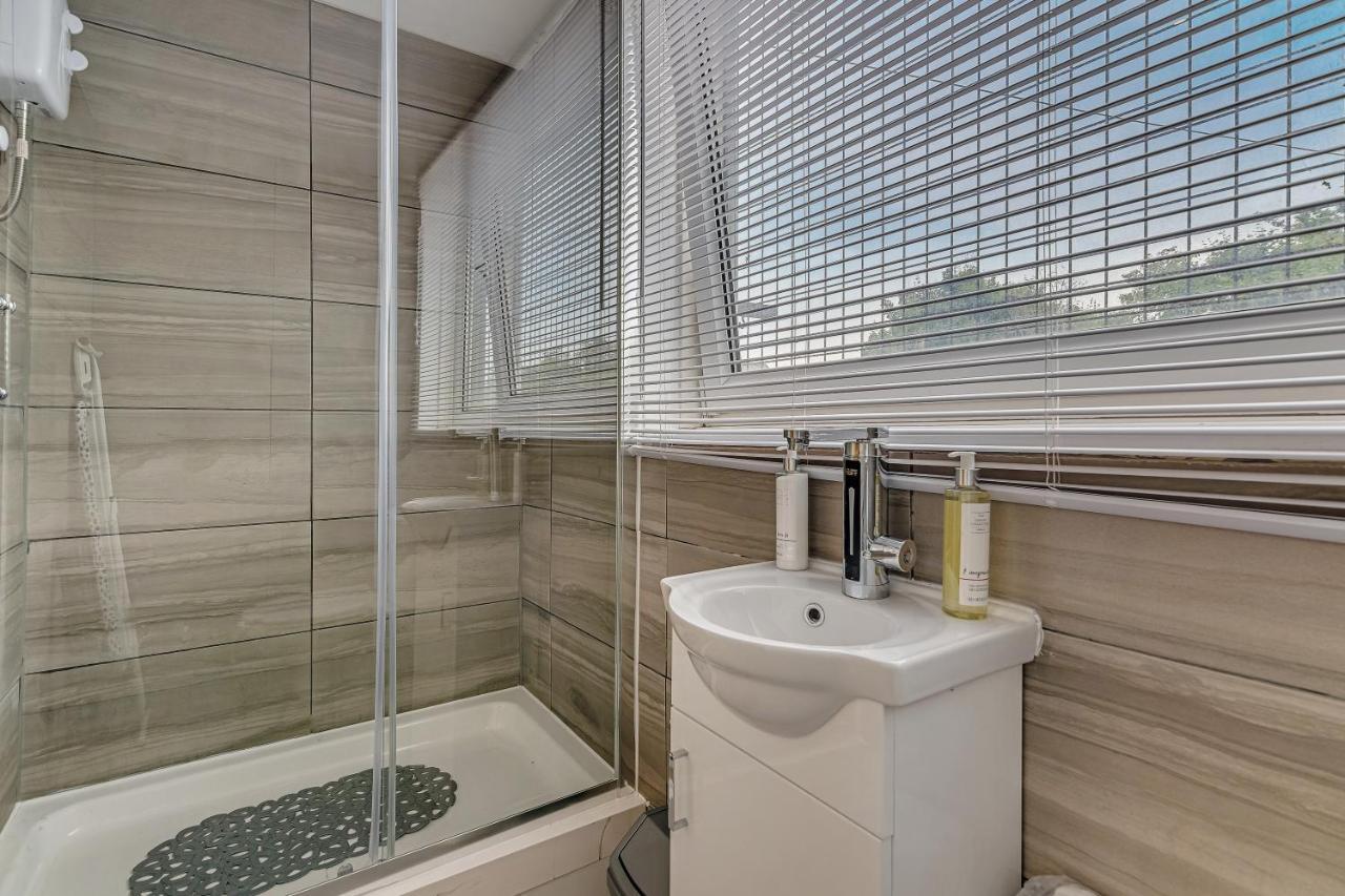 Suites By Rehoboth - Overcomers- Deptford Londra Esterno foto