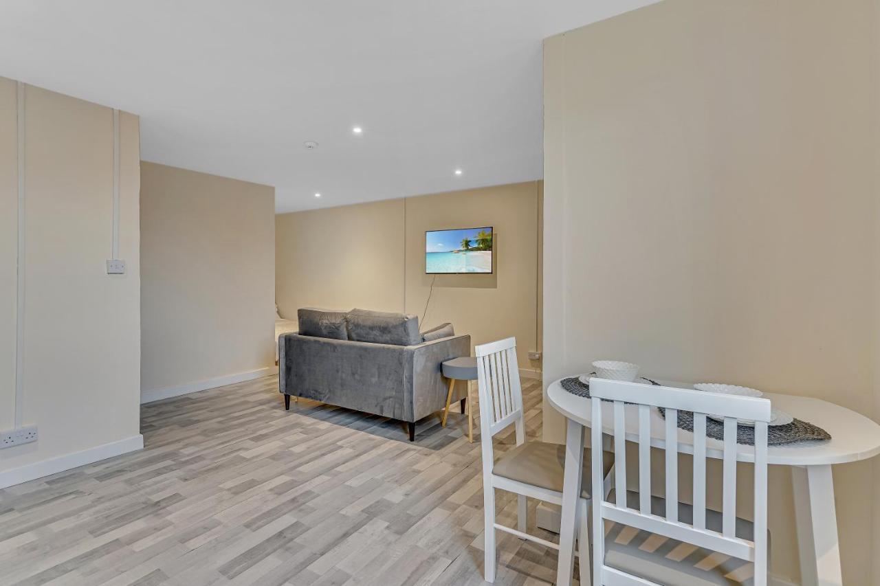 Suites By Rehoboth - Overcomers- Deptford Londra Esterno foto