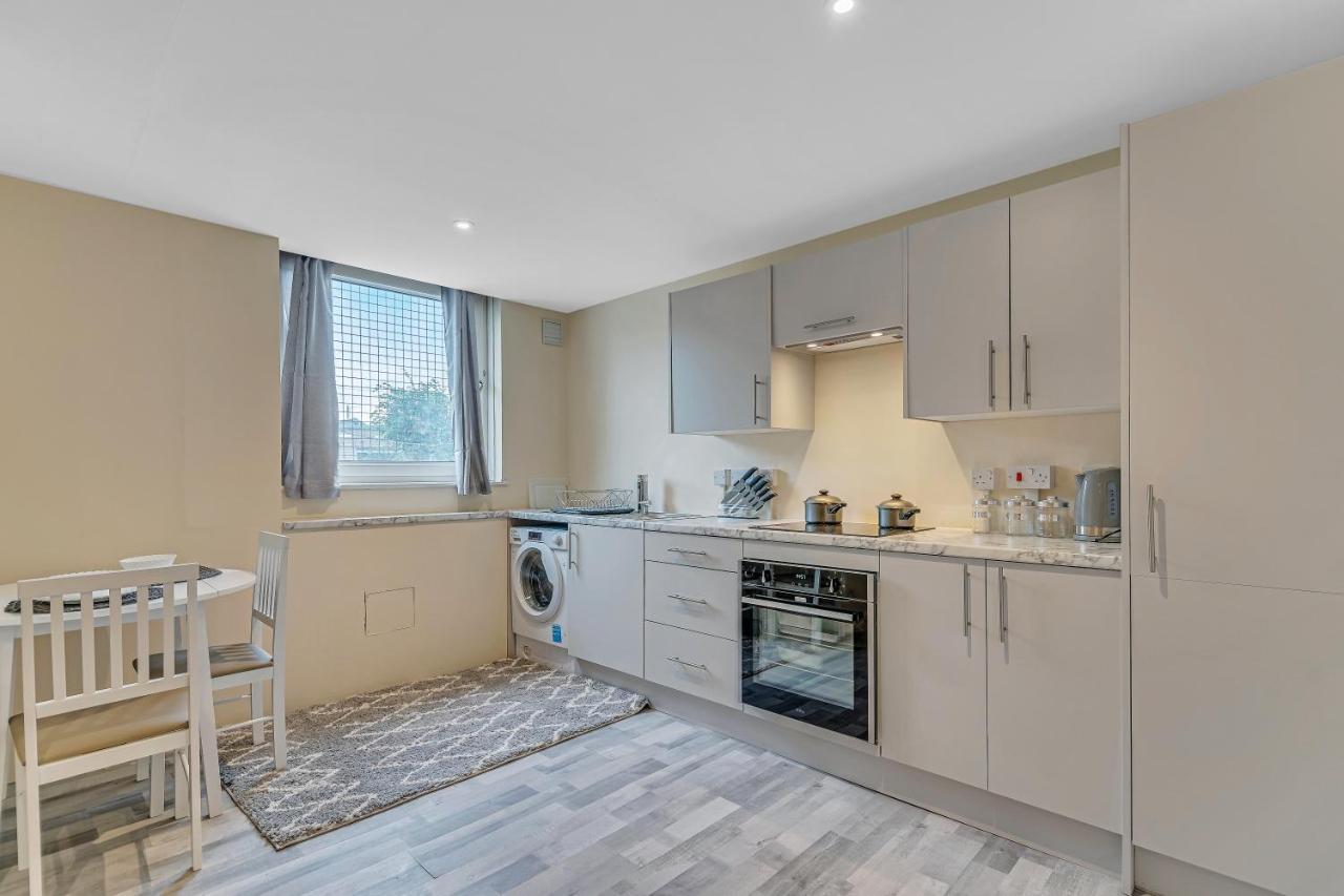Suites By Rehoboth - Overcomers- Deptford Londra Esterno foto
