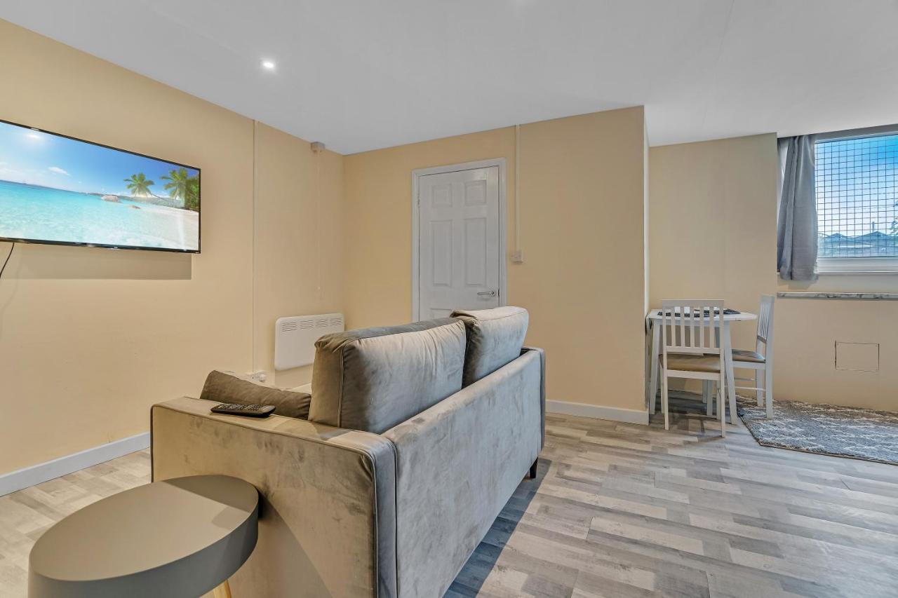 Suites By Rehoboth - Overcomers- Deptford Londra Esterno foto